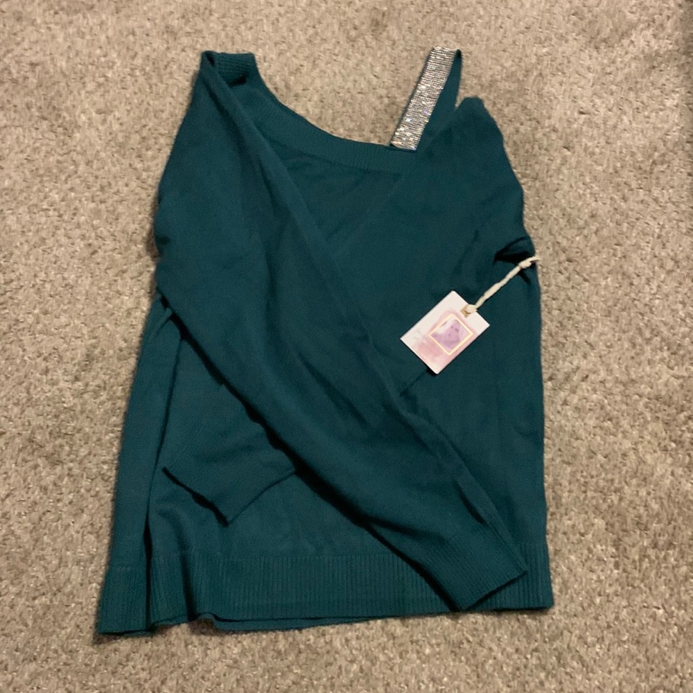 Jessica Simpson green shirt
